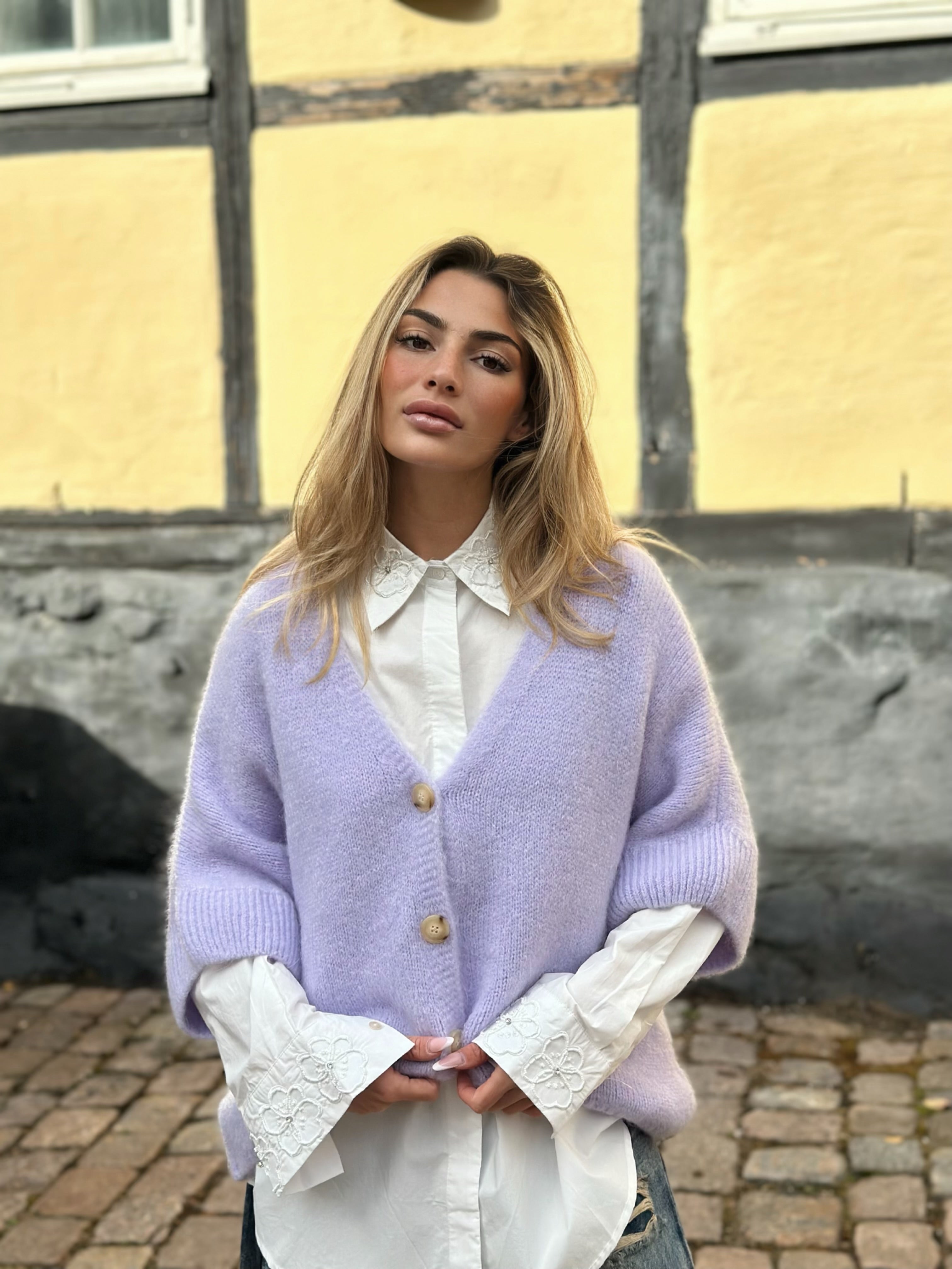 Stickad mohairkofta – lila