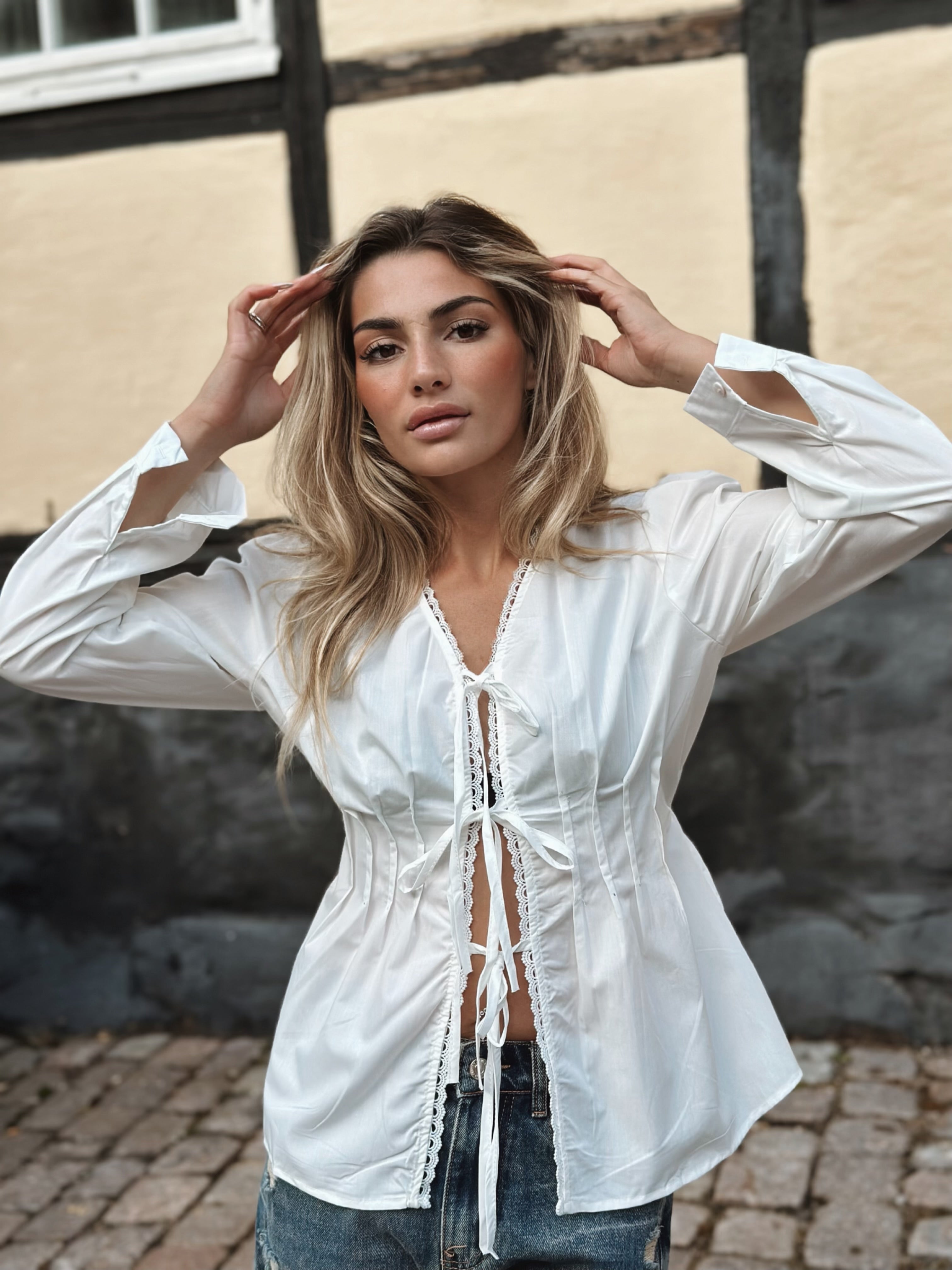 snörblus i bomullsblandning