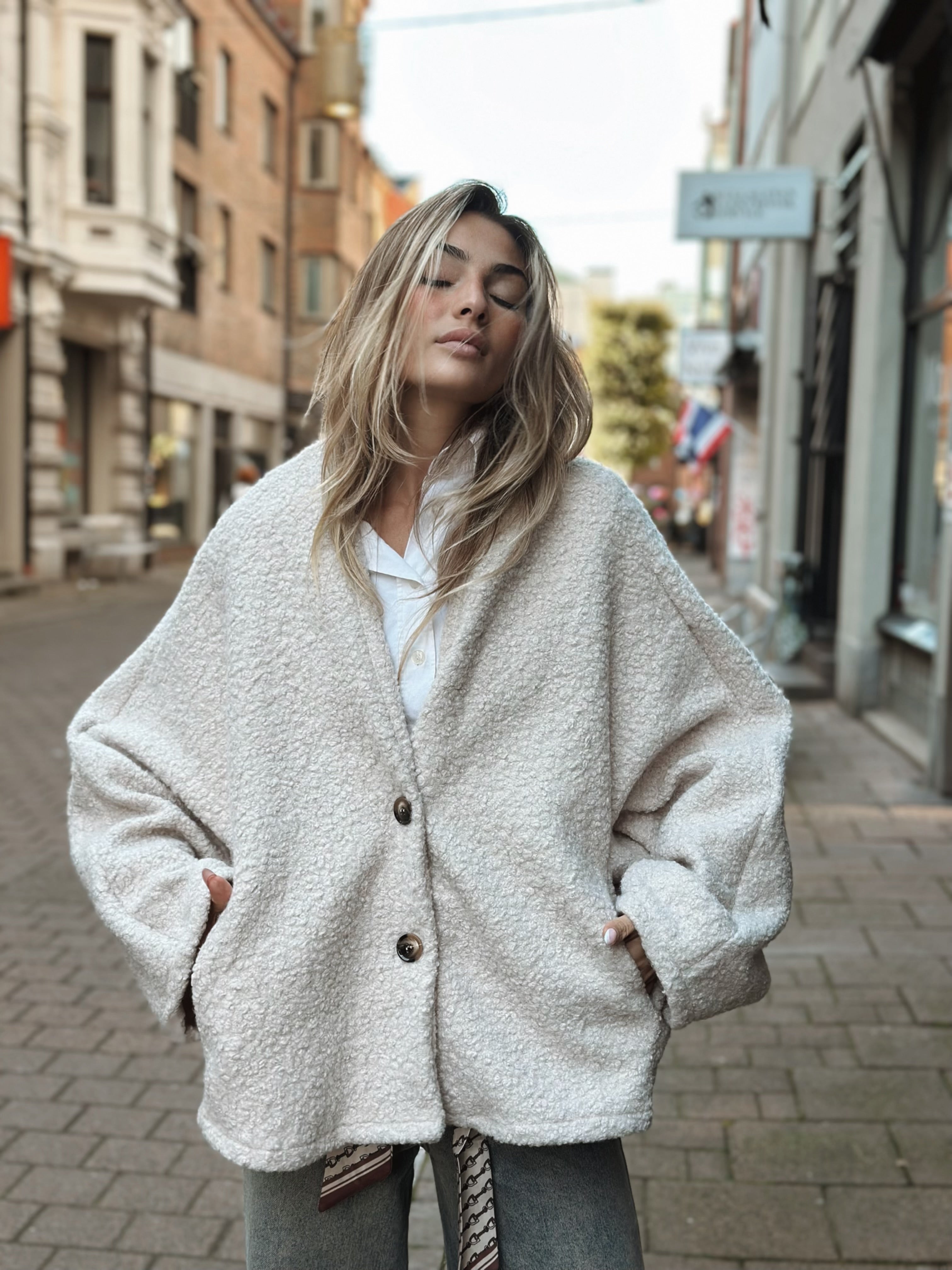 Kort oversized teddyjacka