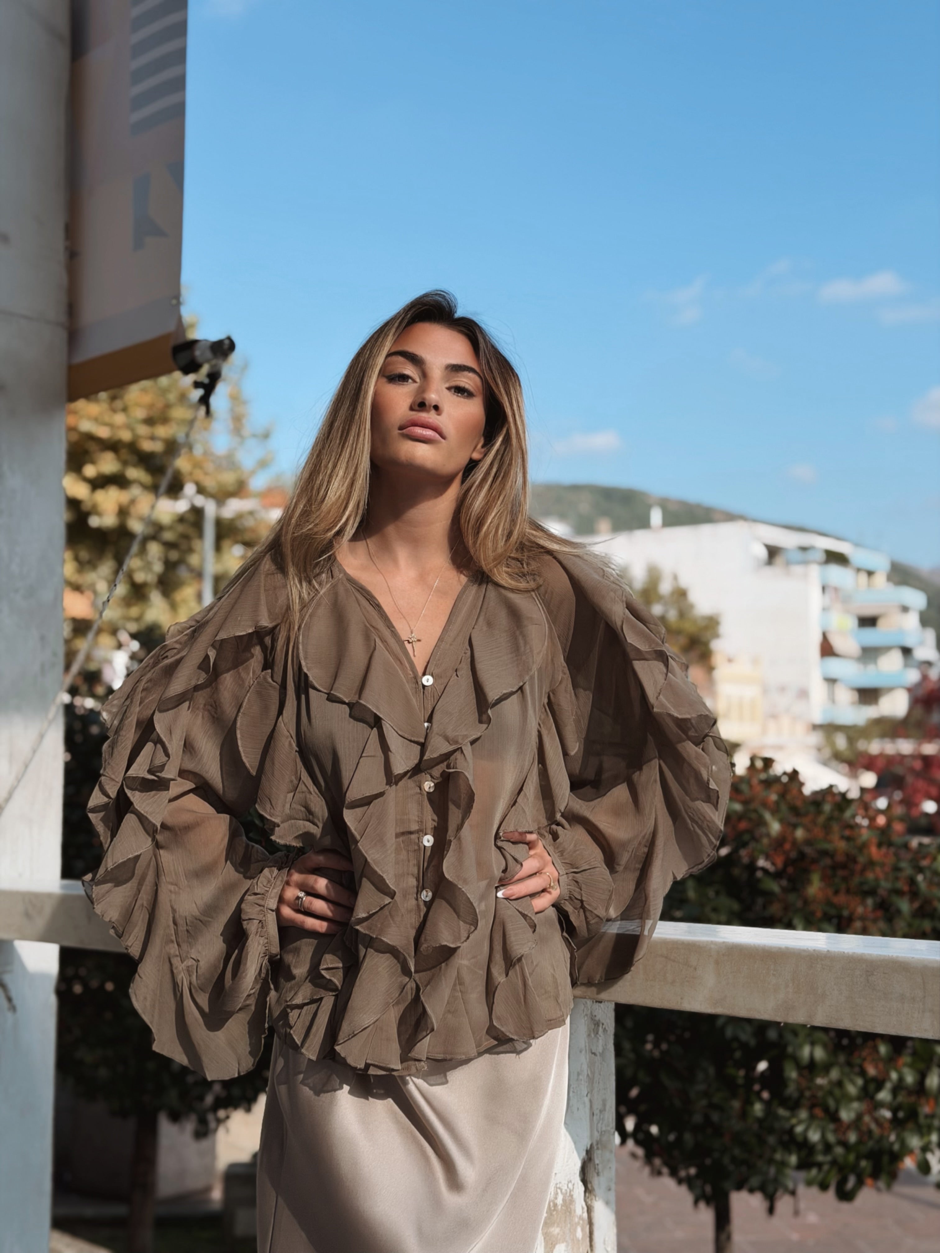 Volangblus med snäckknappar