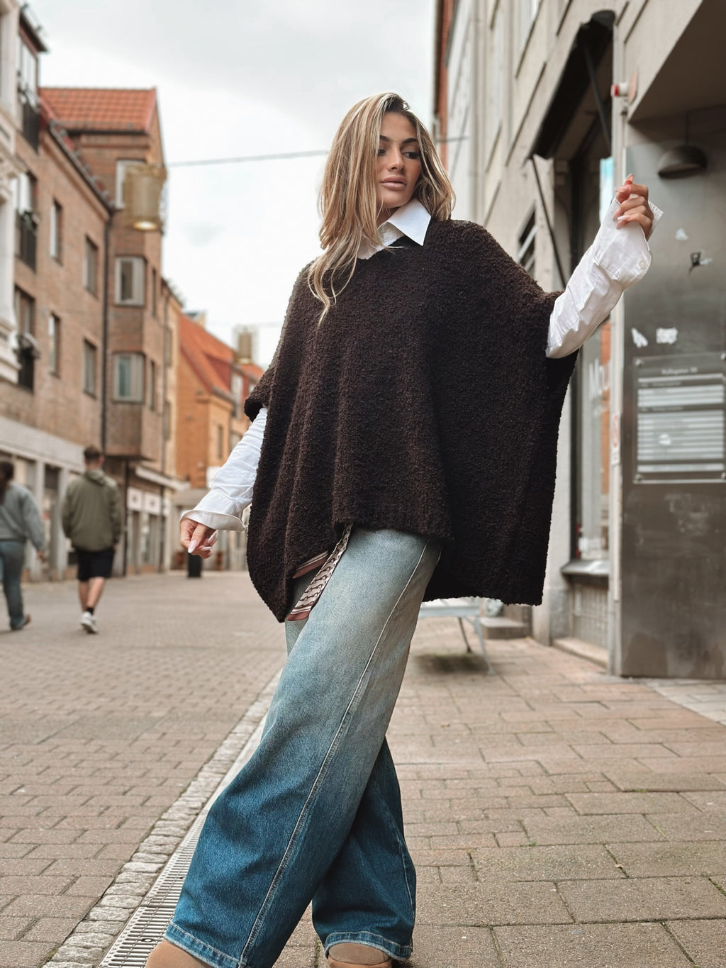 Italiensk stickad väst – creme & brun