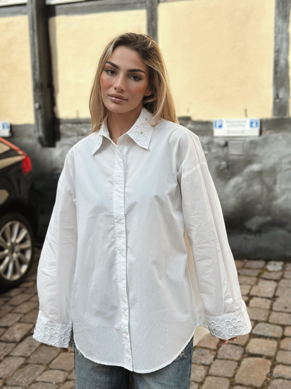 Skjorta med pärldetalj