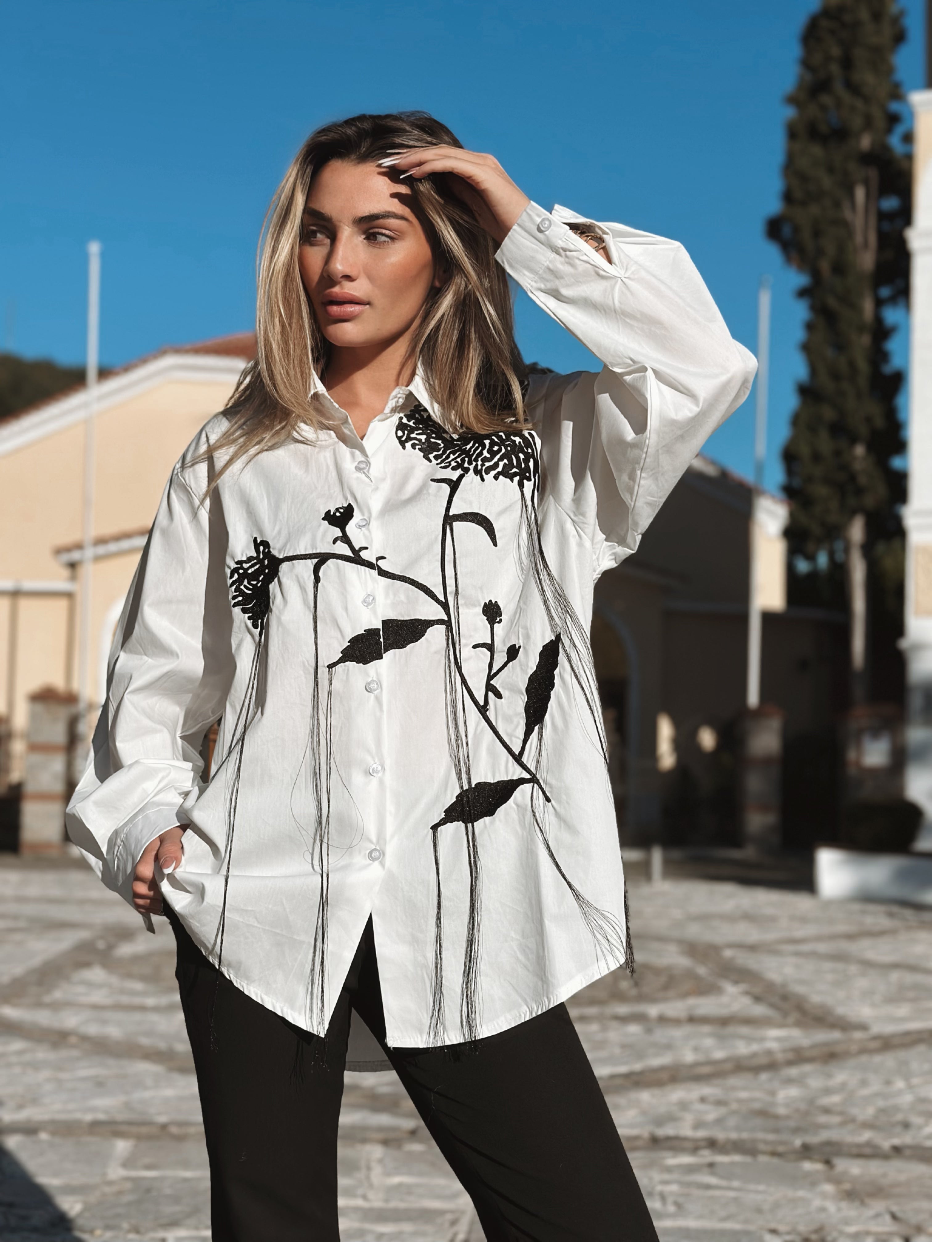 skjorta med detaljer