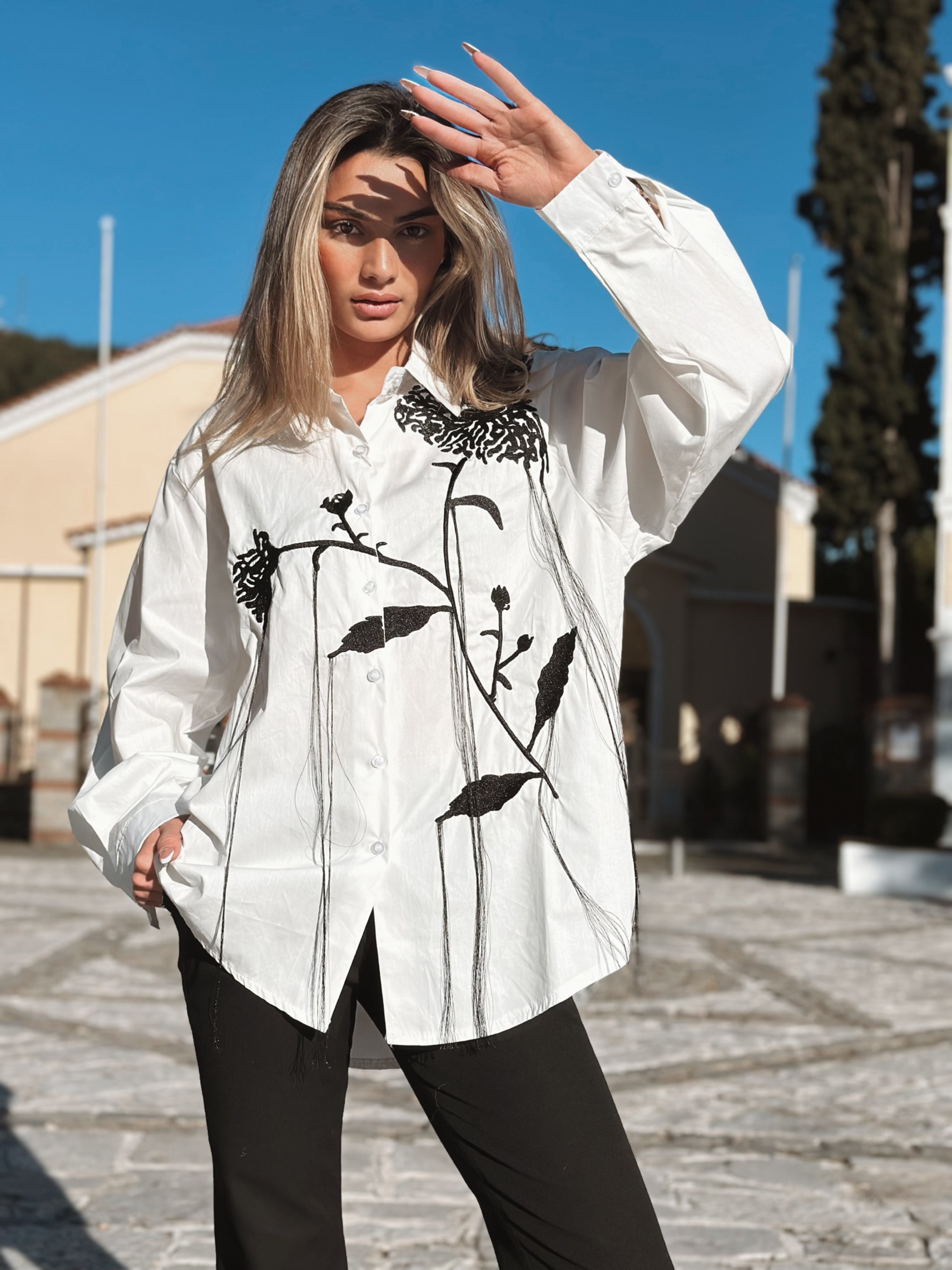 skjorta med detaljer